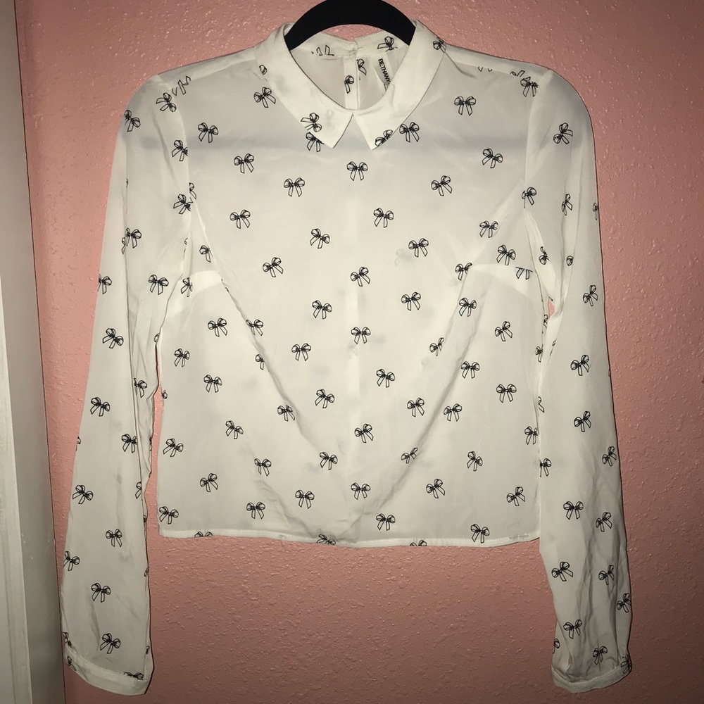 White collared long sleeve top with bow pattern